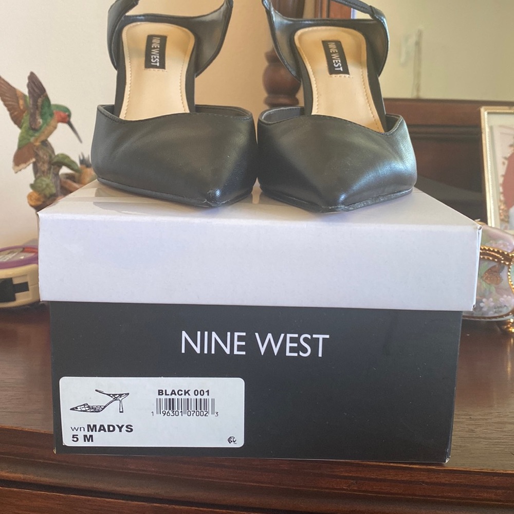 Nine West size 5 with box